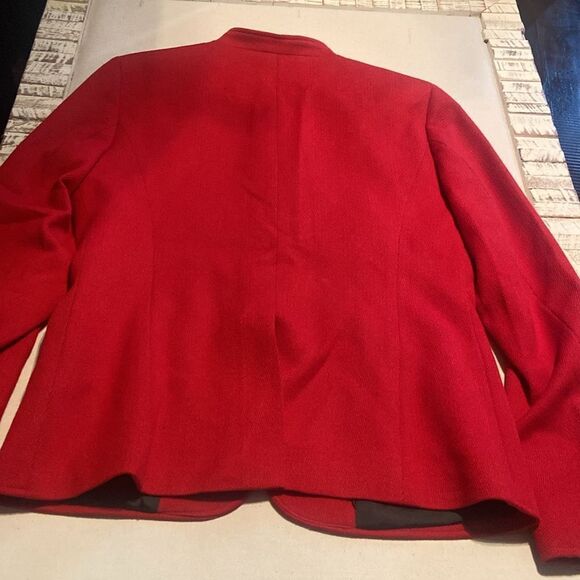Red blazer exclusively for Mary Kay by twin hill gold hardware size small - Picture 6 of 8